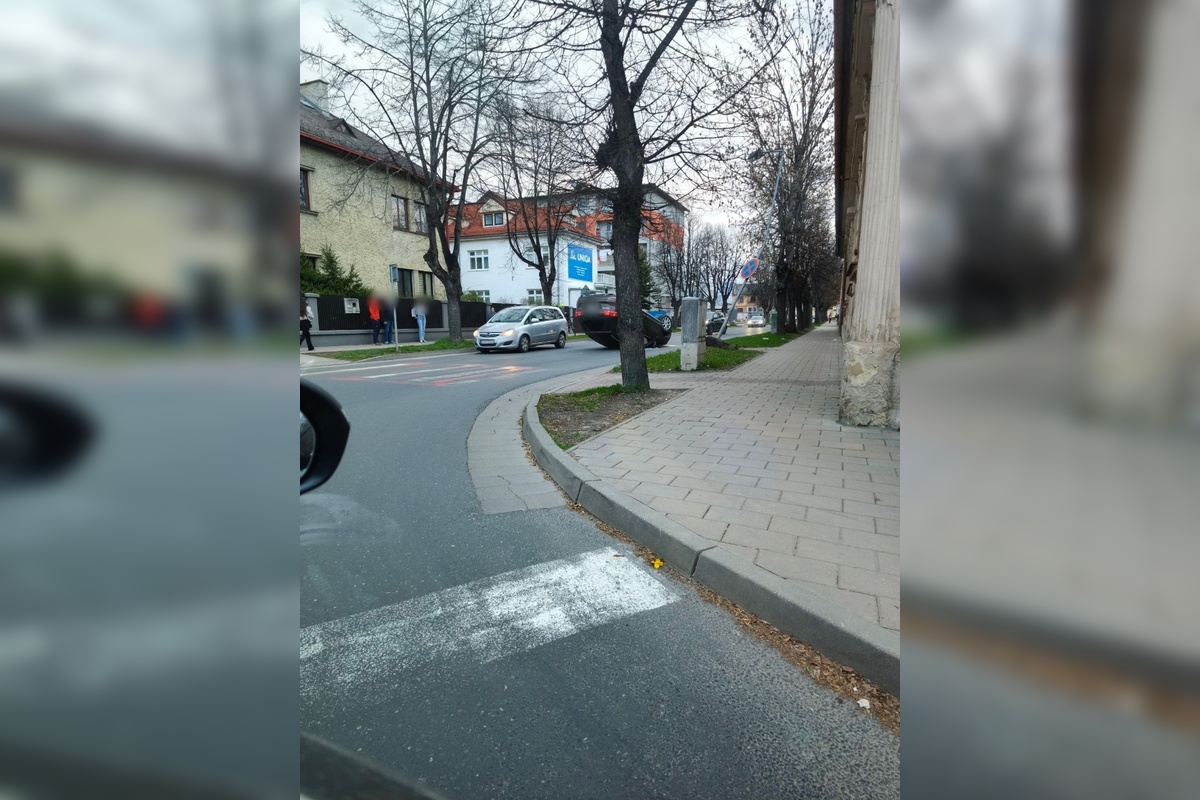 FOTO: Nedeľa skončila v Poprade dychvyrážajúcou nehodou, foto 2