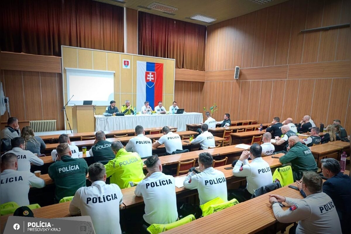 FOTO: Policajti trénovali zásahy pri nehodách, foto 3