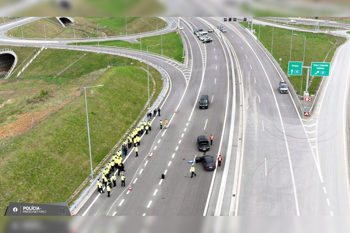 FOTO: Policajti trénovali zásahy pri nehodách, foto 5