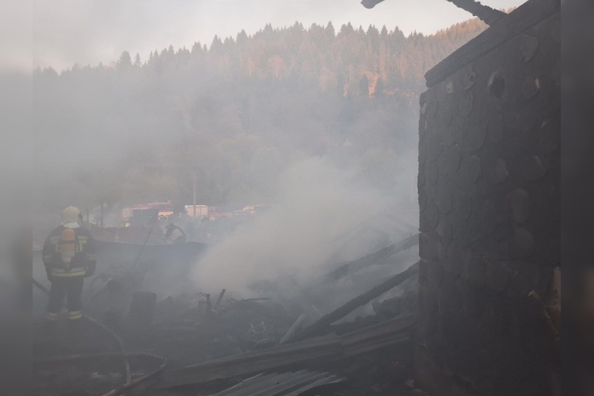 FOTO: Neďaleko Starej Ľubovne došlo k rozsiahlemu požiaru. Evakuovaných bolo 25 obyvateľov, foto 6
