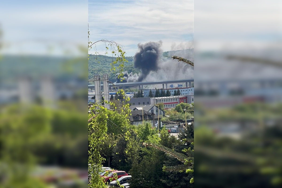 FOTO: Prešovom sa valí hustý čierny dym, čo sa tam deje? , foto 1