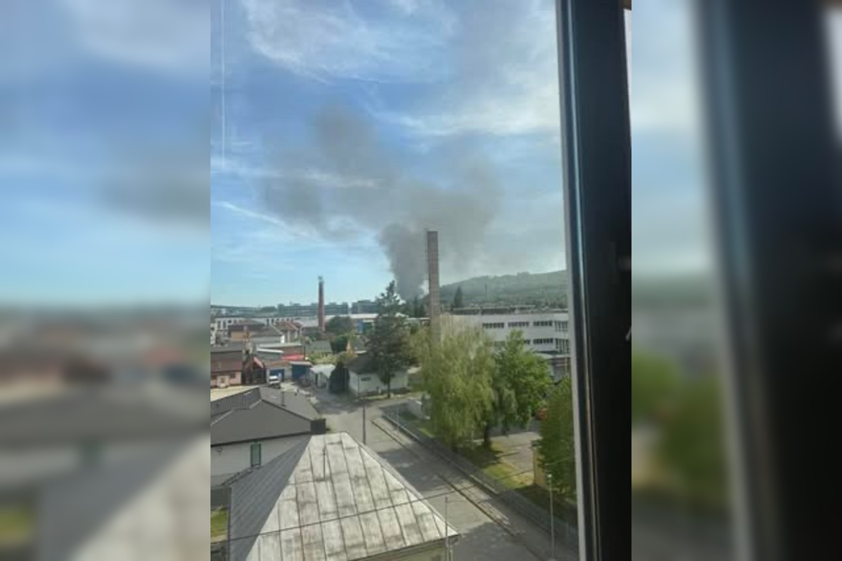 FOTO: Prešovom sa valí hustý čierny dym, čo sa tam deje? , foto 3