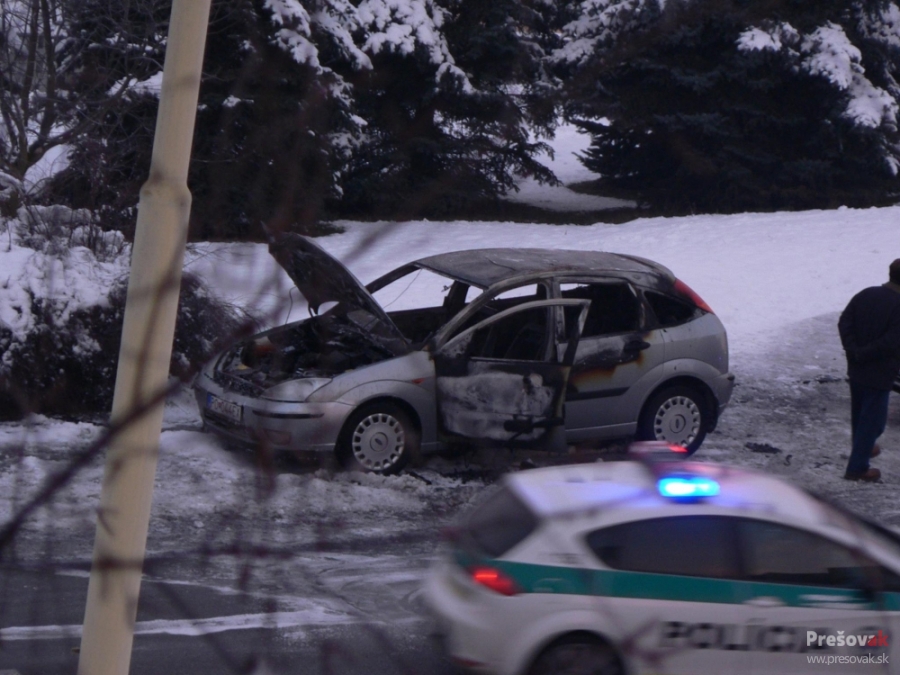 Muž chcel auto odmraziť, to mu nakoniec zhorelo , foto 3
