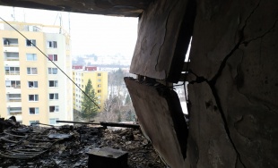 FOTO: Aktuálne zábery priamo z bytovky zasiahnutej výbuchom plynu