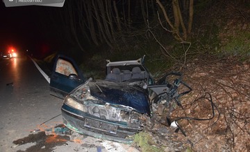 FOTO: Vodič pod vplyvom drog a alkoholu spôsobil vážnu dopravnú nehodu