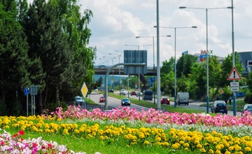 FOTO: V Poprade prebieha výsadba letničiek
