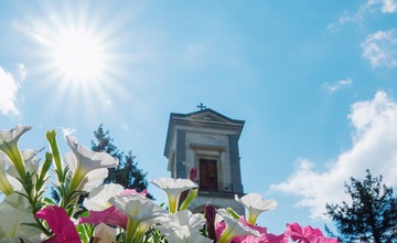 FOTO: V Poprade prebieha výsadba letničiek