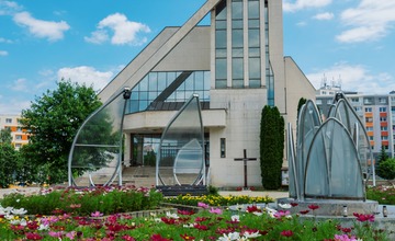 FOTO: V Poprade prebieha výsadba letničiek