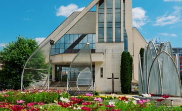 FOTO: V Poprade prebieha výsadba letničiek