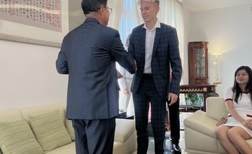 FOTO: Rodenému Prešovčanovi udelila čínska vláda štipendium: Čaká ho šesťročné štúdium v Číne