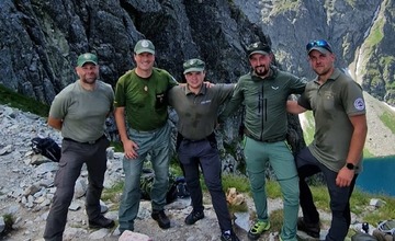 FOTO: Strážcovia národných parkov si počas víkendu posvietili na turistov pohybujúcich sa mimo značených chodníkov