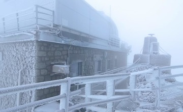 FOTO: Počasie na Lomnickom štíte poriadne prekvapilo