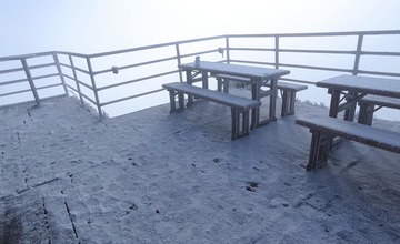 FOTO: Počasie na Lomnickom štíte poriadne prekvapilo