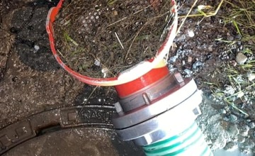 FOTO: Po búrke došlo k zatopeniu cesty v prešovskej mestskej časti Kúty. Pomáhali dobrovoľní hasiči