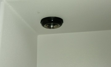 FOTO: Z nového cykloprístreška v Sabinove zmizla koncovka na nabíjanie aj súprava údržbových kľúčov