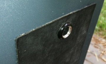 FOTO: Z nového cykloprístreška v Sabinove zmizla koncovka na nabíjanie aj súprava údržbových kľúčov