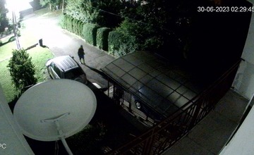 FOTO: Polícia pátra po totožnosti osoby na kamerových záznamoch. Poznáte ju? 