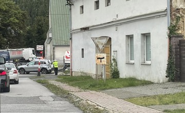 FOTO: Vo Veľkej Lomnici došlo k dopravnej nehode. V úseku sa tvorili kolóny