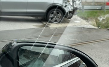 FOTO: Vo Veľkej Lomnici došlo k dopravnej nehode. V úseku sa tvorili kolóny