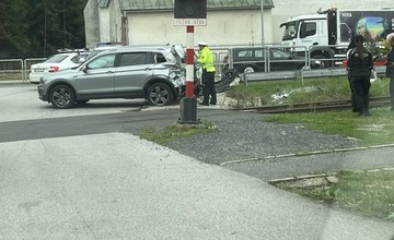 FOTO: Vo Veľkej Lomnici došlo k dopravnej nehode. V úseku sa tvorili kolóny