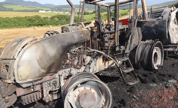 FOTO: Požiar traktora vo Veľkom Šariši, ktorý zlikvidoval 8 hektárov poľa