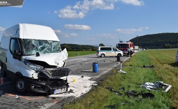 FOTO: Na ceste od Stročína do Rakovčíka sa zrazilo nákladné auto s osobným. Vodičom nezistili alkohol v krvi