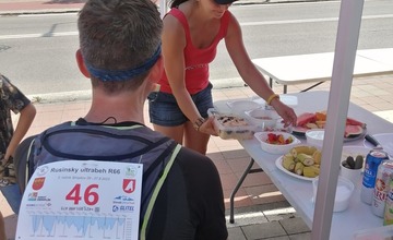FOTO:  Občerstvenie vo Svidníku počas Rusínskeho ultra behu