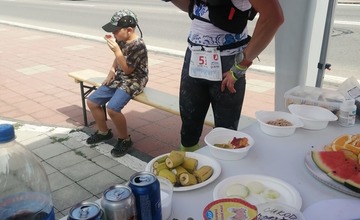 FOTO:  Občerstvenie vo Svidníku počas Rusínskeho ultra behu
