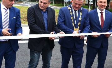 FOTO: Do prevádzky bol uvedený kruhový objazd na križovatke v Strážskom