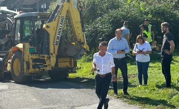 FOTO: V Levočskej doline sa pod nákladným autom prepadol most