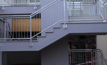 FOTO: Prešovčania môžu využívať nové schodisko na Švábskej ulici. Mesto zaplatilo opravy zo svojich zdrojov