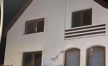 FOTO: Hasiči Prešovského kraja zasahovali po zemetrasení sedemkrát. Najviac zničené domy boli v obci Ďapalovce