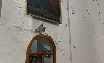FOTO: Kostoly v Jankovciach a Nižnej Sitnici sa musia zbúrať. Pondelkové zemetrasenie narušilo ich oporné steny