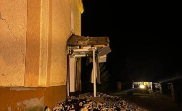 FOTO: Kostoly v Jankovciach a Nižnej Sitnici sa musia zbúrať. Pondelkové zemetrasenie narušilo ich oporné steny