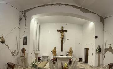 FOTO: Kostoly v Jankovciach a Nižnej Sitnici sa musia zbúrať. Pondelkové zemetrasenie narušilo ich oporné steny