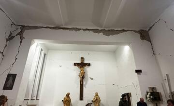 FOTO: Kostoly v Jankovciach a Nižnej Sitnici sa musia zbúrať. Pondelkové zemetrasenie narušilo ich oporné steny