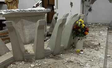 FOTO: Kostoly v Jankovciach a Nižnej Sitnici sa musia zbúrať. Pondelkové zemetrasenie narušilo ich oporné steny