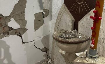 FOTO: Kostoly v Jankovciach a Nižnej Sitnici sa musia zbúrať. Pondelkové zemetrasenie narušilo ich oporné steny