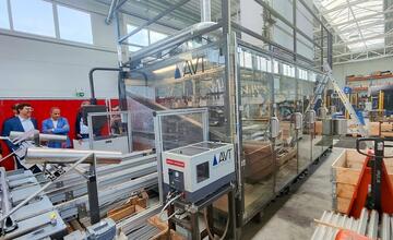 FOTO: V Starej Ľubovni otvorili novú halu spoločnosti LEITECH. Zamestnať tam môžu 100 nových pracovníkov