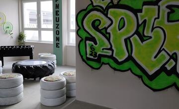 FOTO: Stredoškoláci zo Starej Ľubovne vytvorili v škole oddychovú pneuzónu