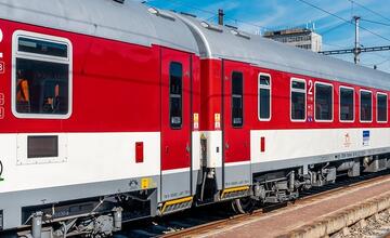 FOTO: Železničná spoločnosť Slovensko pridala 52 nových a modernizovaných vozňov