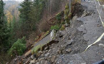 FOTO: V Tanape posudzovali stav zosunutého chodníka medzi Hrebienkom a Rainerovou chatou