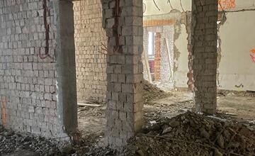 FOTO: Rekonštrukcia Múzea moderného umenia Andyho Warhola v Medzilaborciach