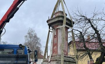 FOTO: Sochu Panny Márie Škapuliarskej stojacej v Stropkove premiestnili