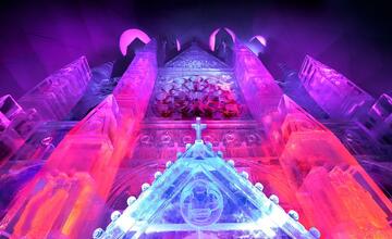 FOTO: Tatranský ľadový dóm na Hrebienku je otvorený. Interiér zdobí Westminsterské opátstvo