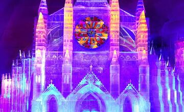 FOTO: Tatranský ľadový dóm na Hrebienku je otvorený. Interiér zdobí Westminsterské opátstvo