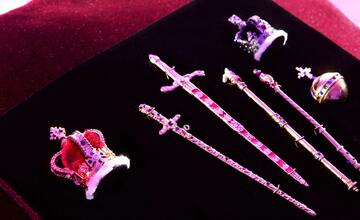 FOTO: Tatranský ľadový dóm na Hrebienku je otvorený. Interiér zdobí Westminsterské opátstvo