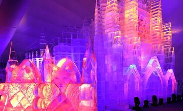 FOTO: Tatranský ľadový dóm na Hrebienku je otvorený. Interiér zdobí Westminsterské opátstvo