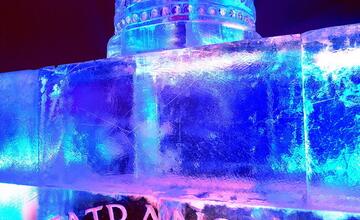 FOTO: Tatranský ľadový dóm na Hrebienku je otvorený. Interiér zdobí Westminsterské opátstvo