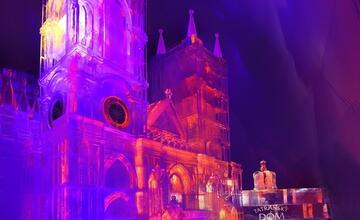 FOTO: Tatranský ľadový dóm na Hrebienku je otvorený. Interiér zdobí Westminsterské opátstvo